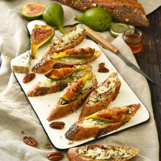 Fig and blue cheese crostinis