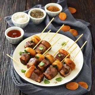 Mini skewers of duck with apricots Mini skewers of duck with apricots